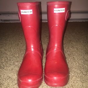 BARELY WORN red hunter boots
